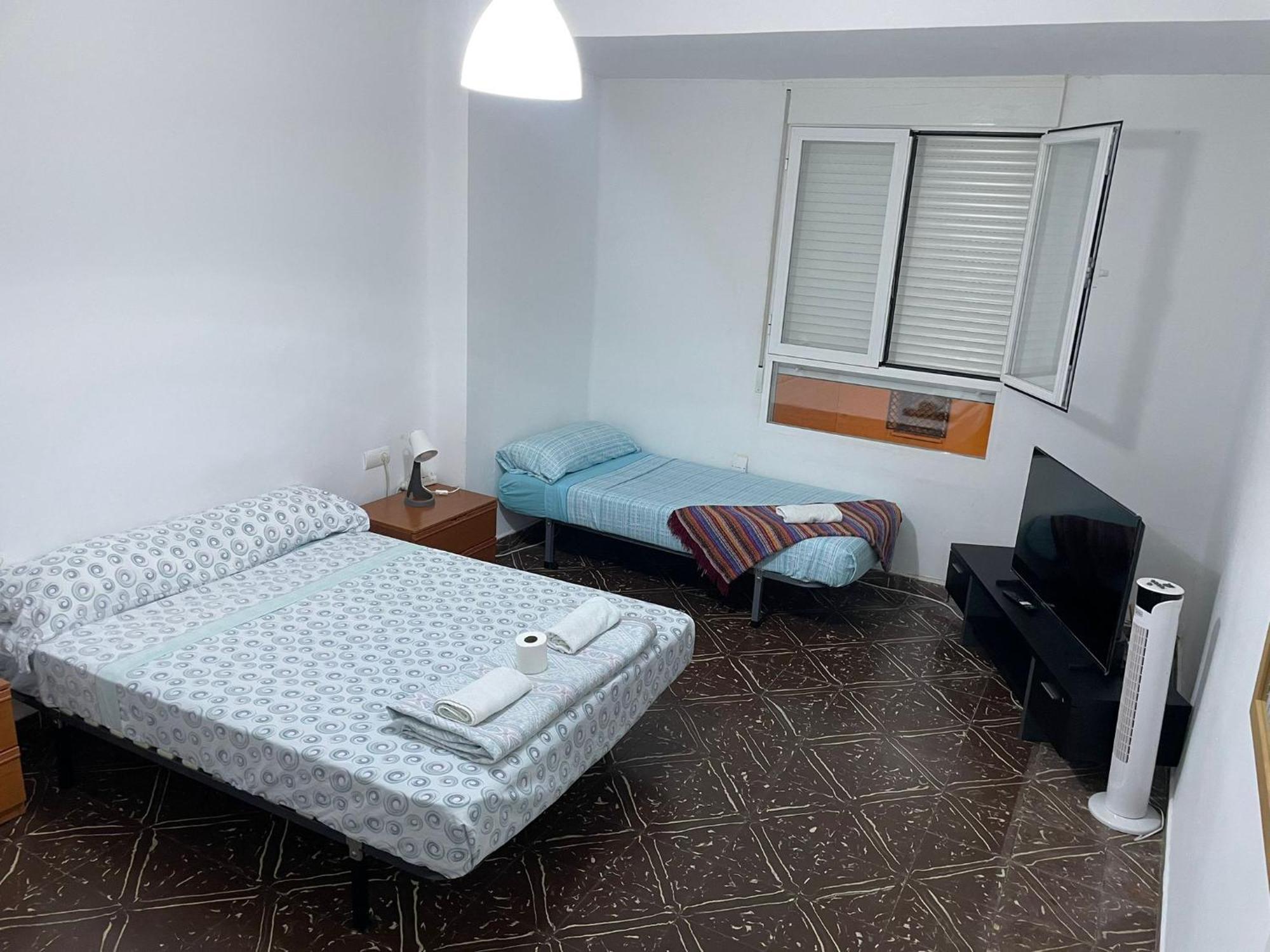 Habitacion Grande Y Comoda En Piso Particular Y Familiar Privatunterkunft