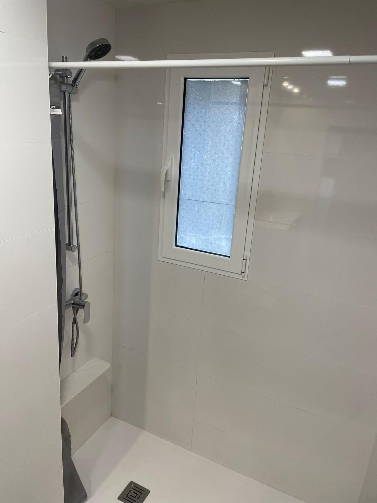 Habitacion Grande Y Comoda En Piso Particular Y Familiar Privatunterkunft *